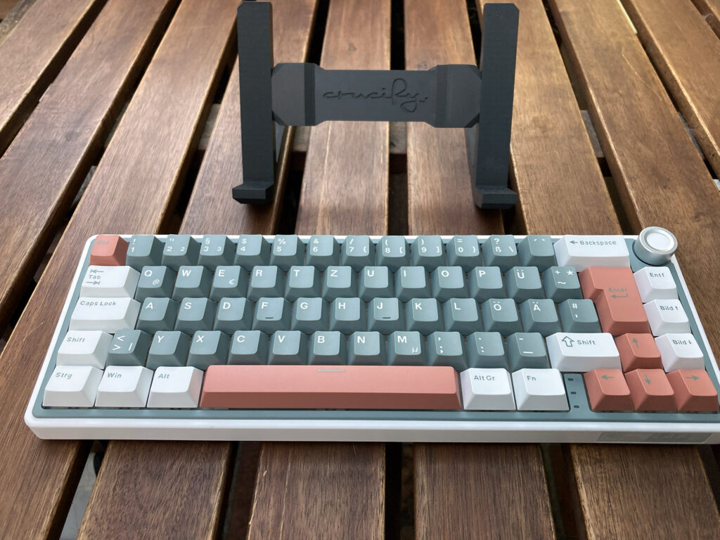 royal kludge r65 und crucify tastaturständer